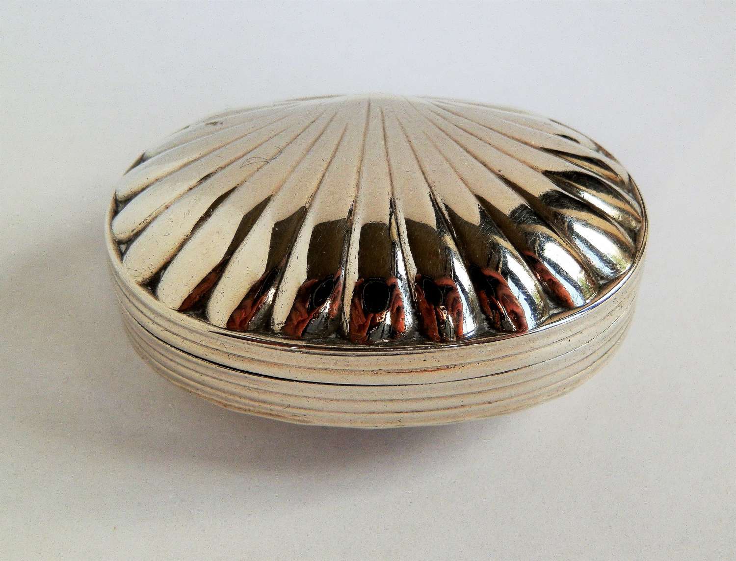 A George III clam shell silver snuff box, Joseph Wilmore, 1810