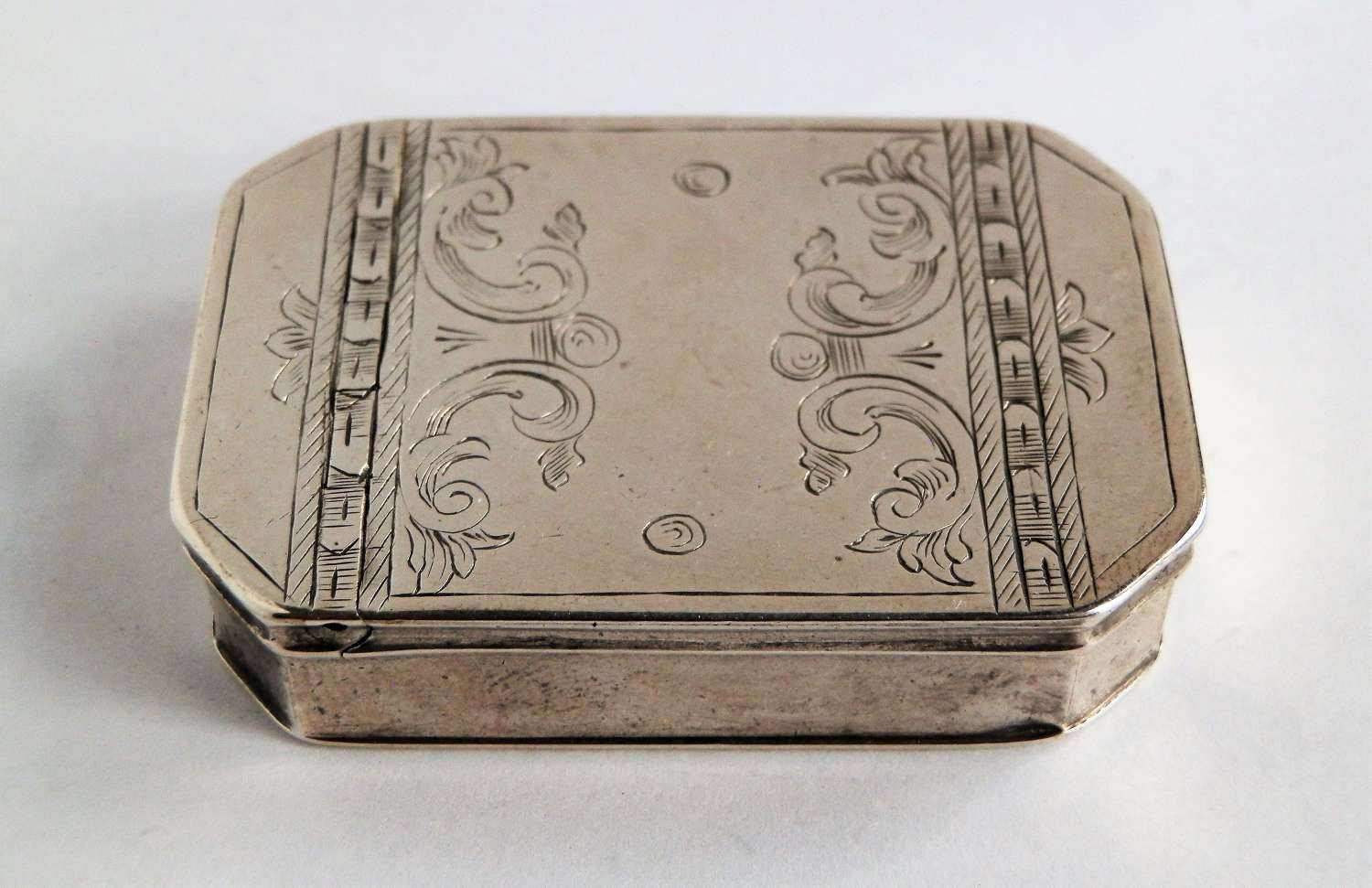An early George II silver snuff box, London 1737