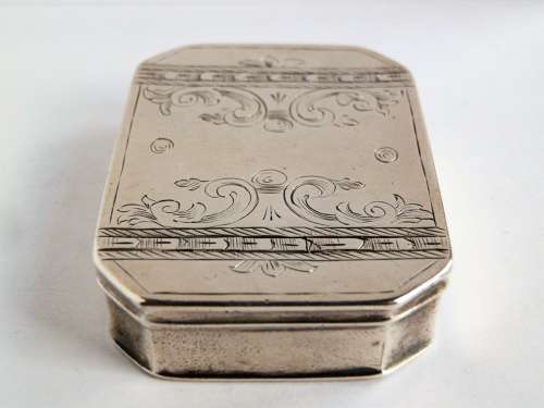 An early George II silver snuff box, London 1737