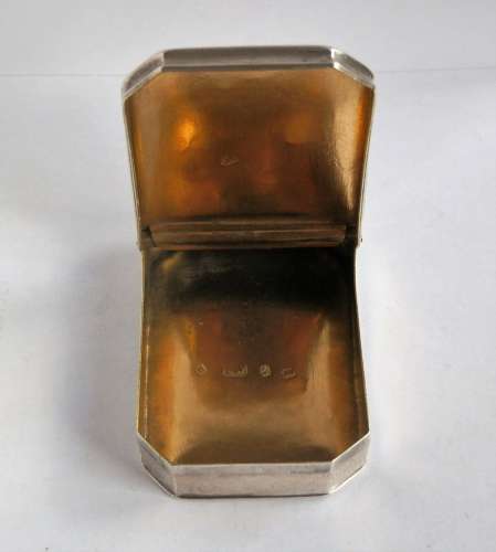 An early George II silver snuff box, London 1737