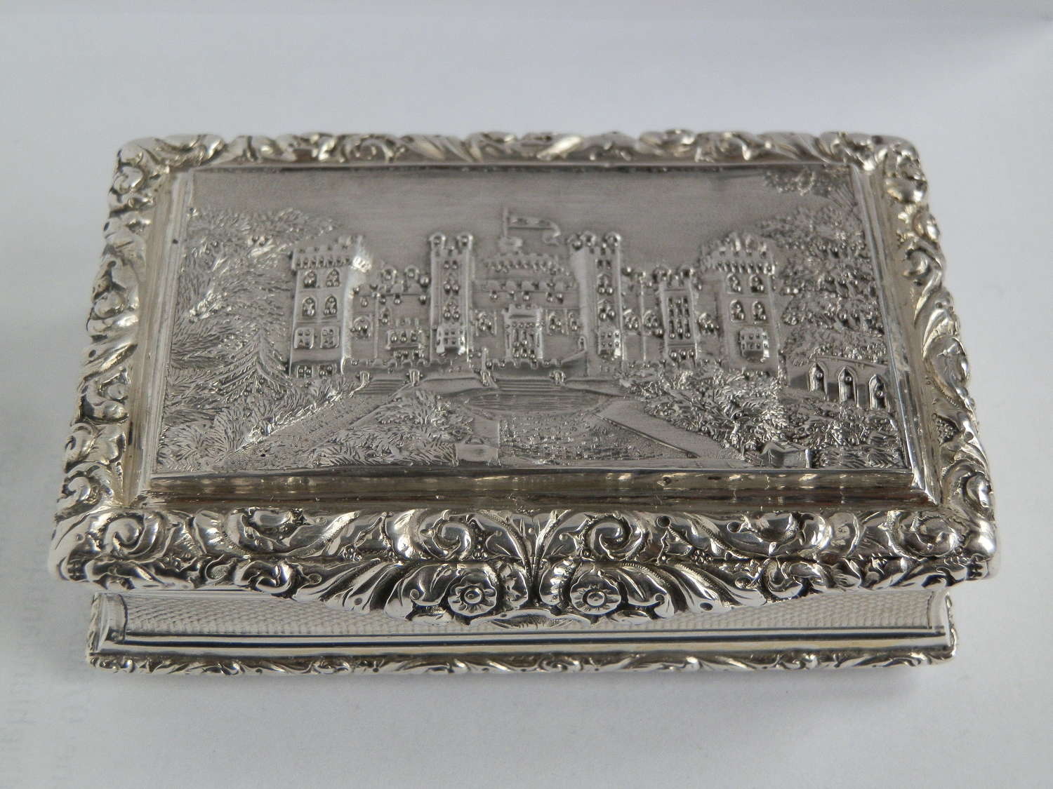 George IV Windsor Castle antique snuff box, Taylor & Perry, 1823