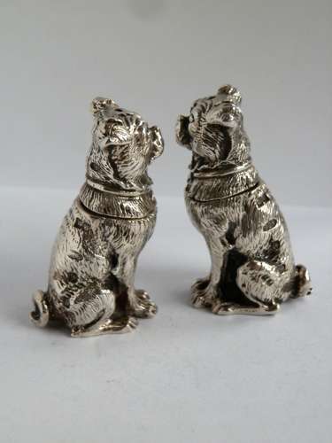 A beautiful pair of dog condiments,2005