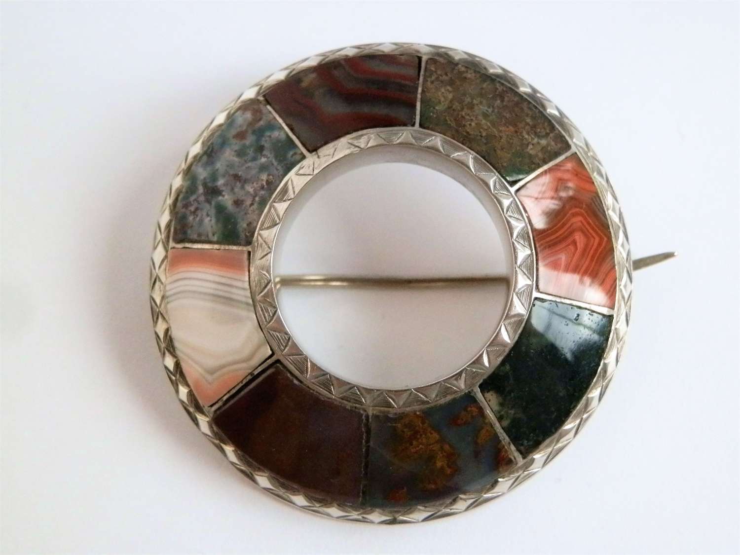 Victorian Scottish agate and silver brooch. c.1870