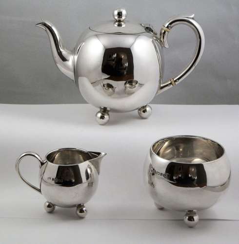 Victorian silver 3 piece batchelor's teaset. Sheffield 1883/4