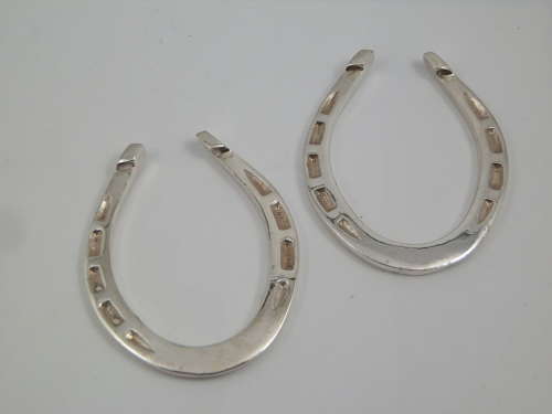 A pair of silver horseshoe napkin rings, Sheffield 1973