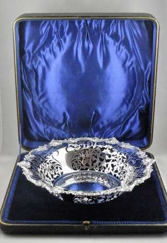 George V cased silver fruit basket, Sheffield 1914