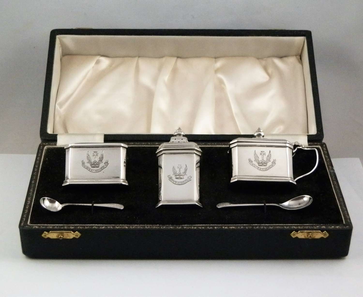 A cased silver 5 piece condiment set, Birmingham 1955