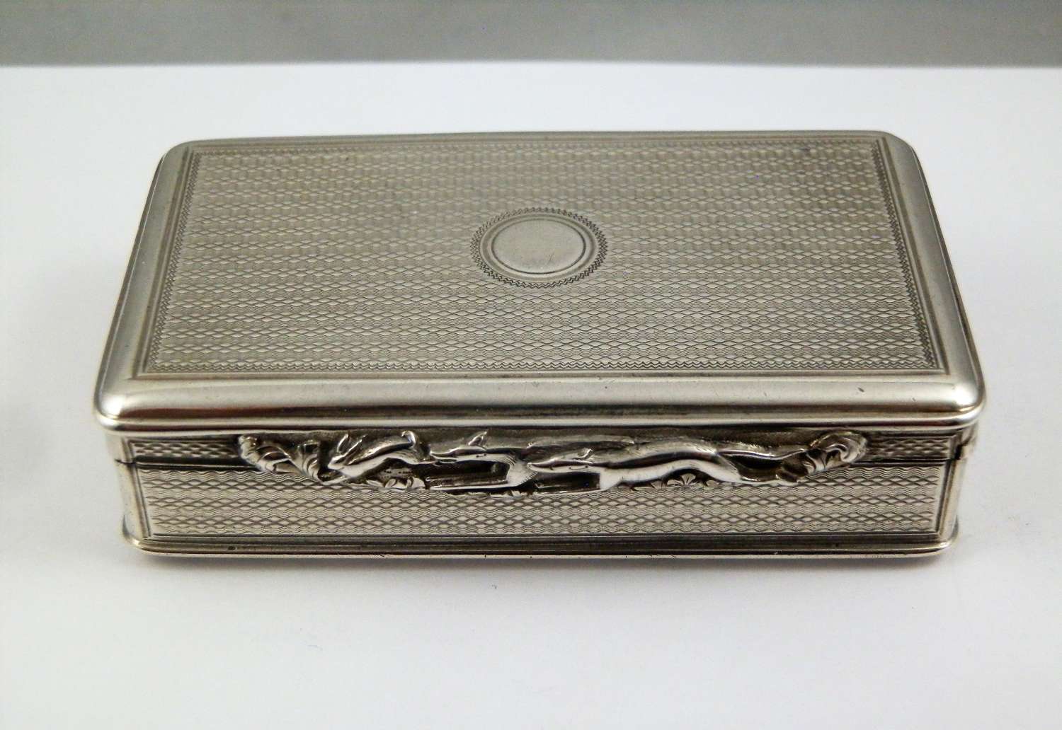A George IV silver table snuff box, London 1825