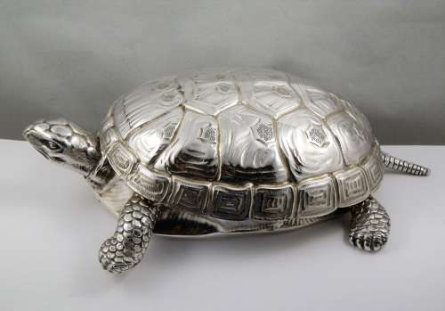 Italian silver tortoise box, by Fasano, Torino 1971