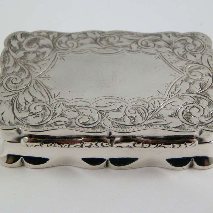 An Edwardian silver snuff box by Joseph Gloster, Birmingham 1903