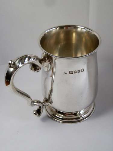 Silver christening half pint tankard, London 1935