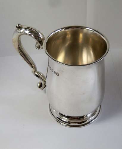 Silver christening half pint tankard, London 1935