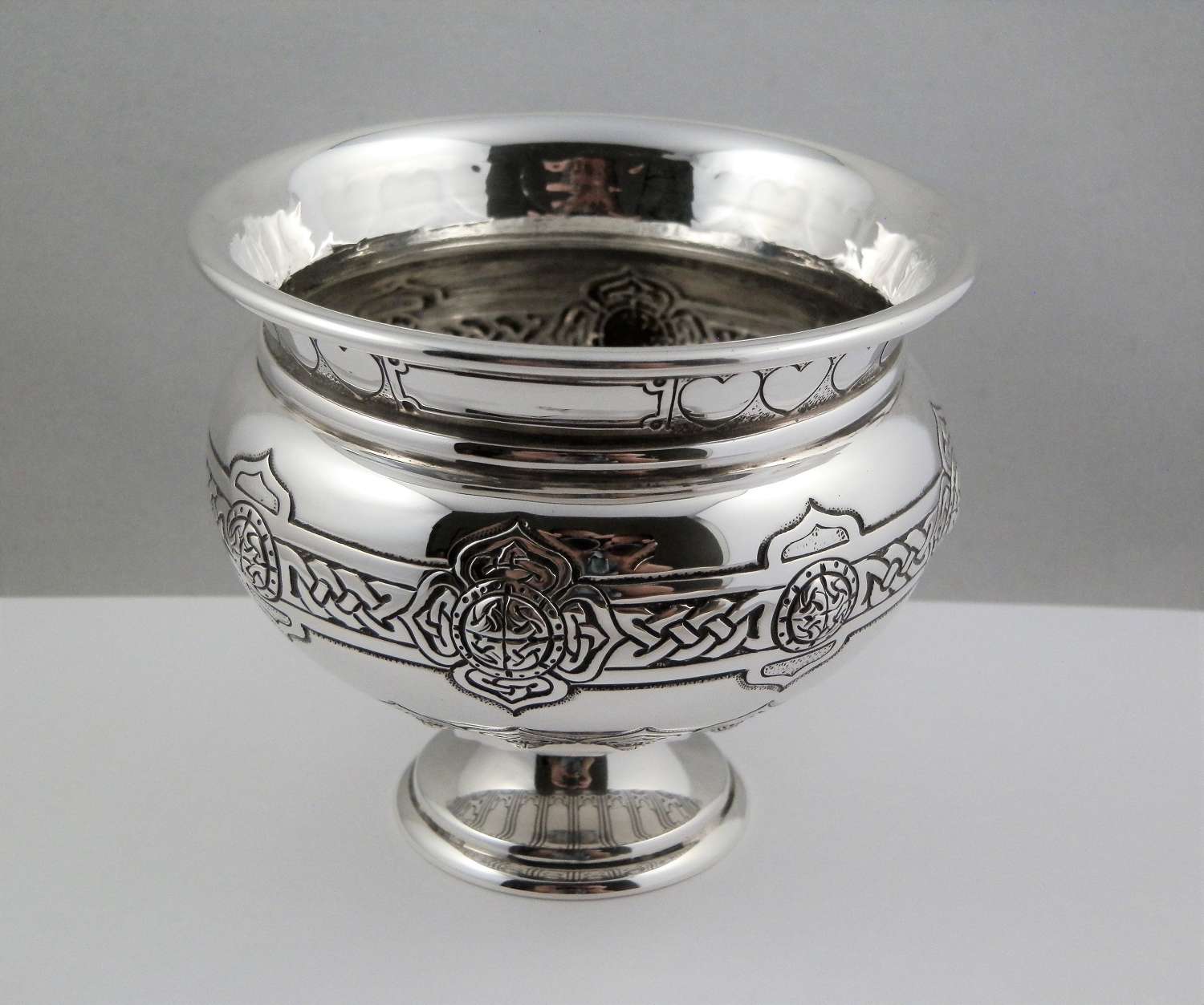 A Elizabeth II silver bowl, Birmingham 1960, Adie Brothers