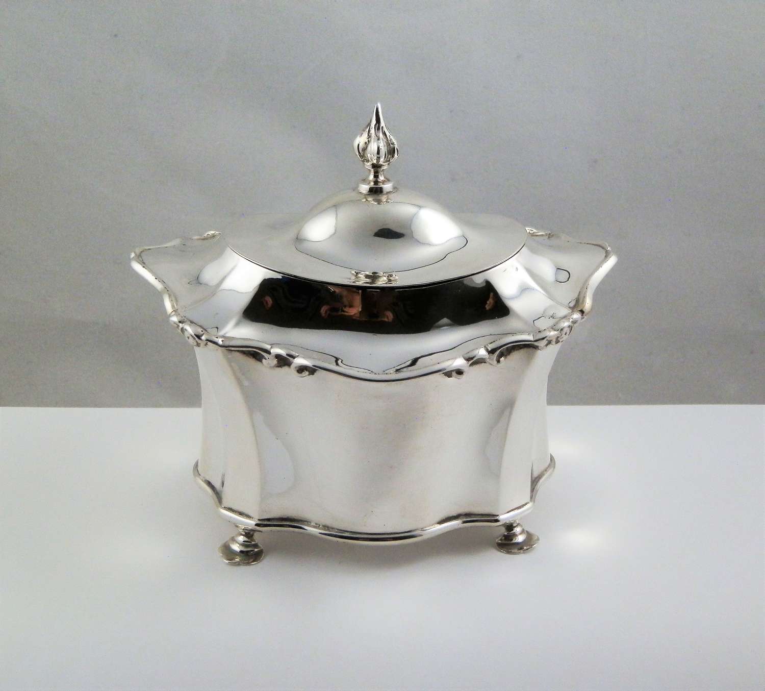Edwardian Chester silver tea caddy, Nathan and Hayes 1905