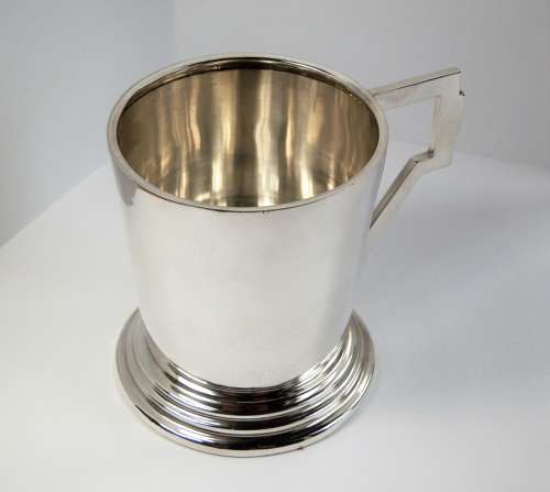 An Art Deco silver cup or mug, Saunders & McKenzie, 1920