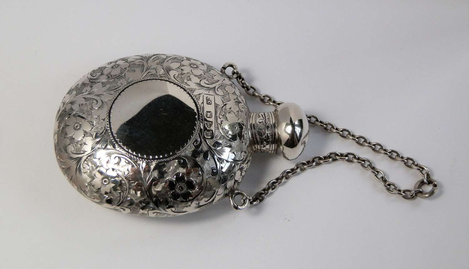 A Victorian Chester silver scent bottle, Coline Cheshire, 1900