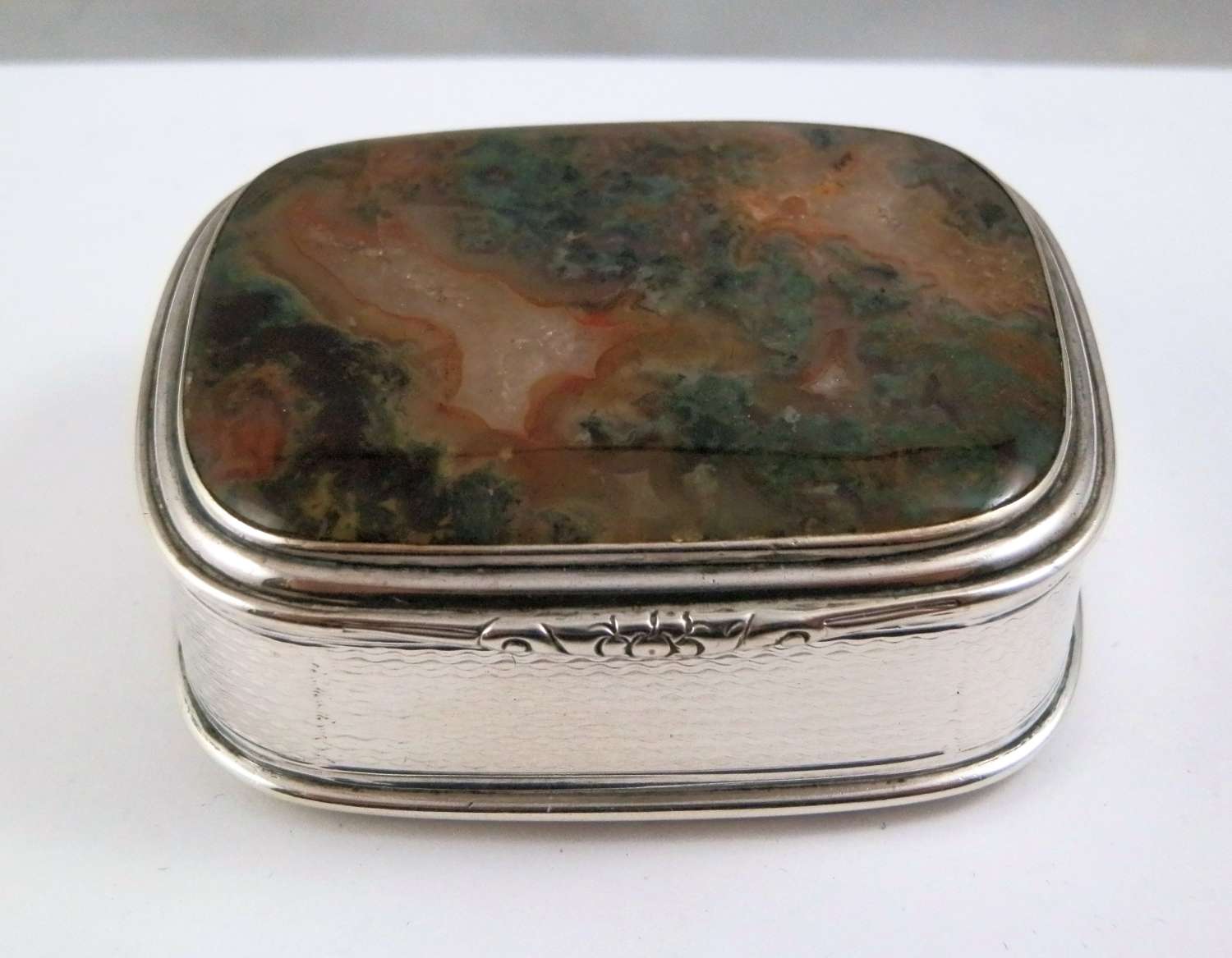 A Victorian Scottish agate and silver snuff box, Edinburgh 1850
