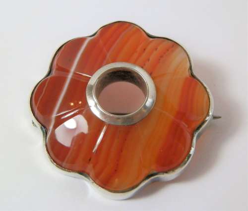 A Victorian Scottish silver and agate brooch, c.1880