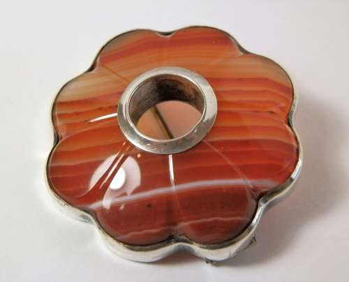 A Victorian Scottish silver and agate brooch, c.1880