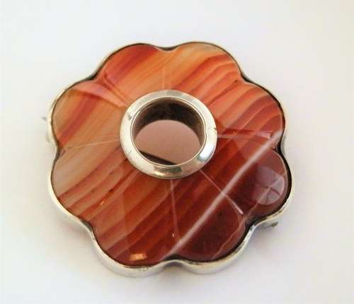 A Victorian Scottish silver and agate brooch, c.1880