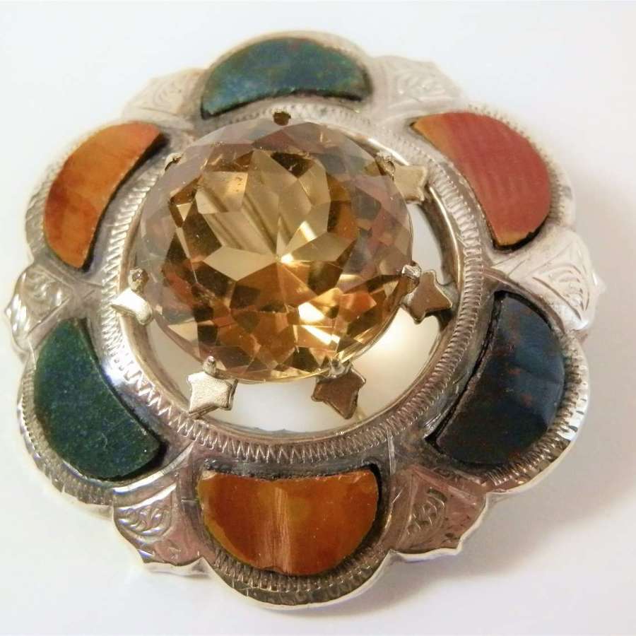 Victorian Scottish market silver and agate brooch, 1895