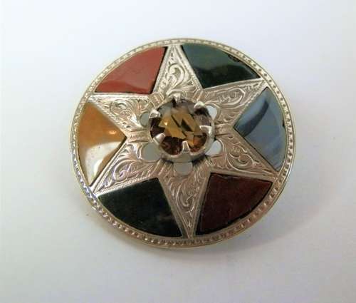 A Victorian Scottish silver and agate brooch, c 1880