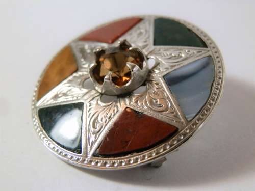 A Victorian Scottish silver and agate brooch, c 1880
