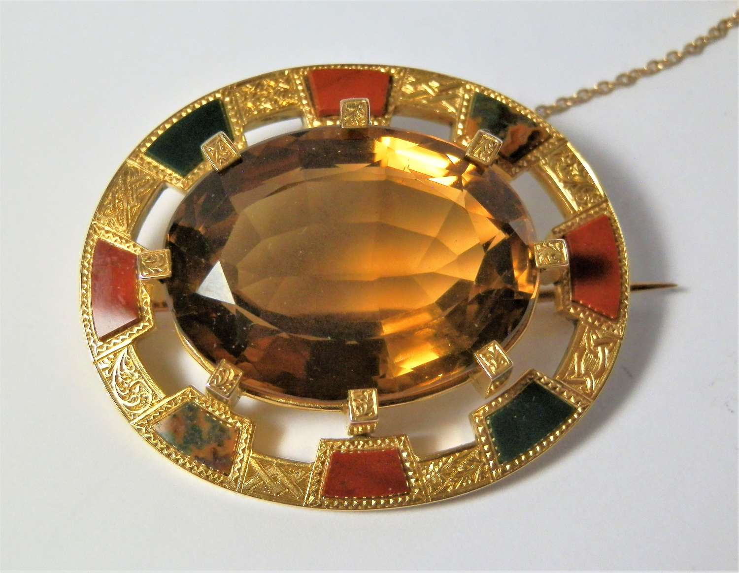 Victorian gold and agate citrine brooch, Scottish c.1880