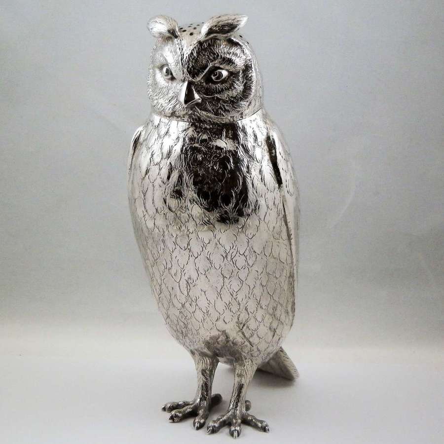 Large Edwardian Silver Owl caster, Goldsmiths of London 1905