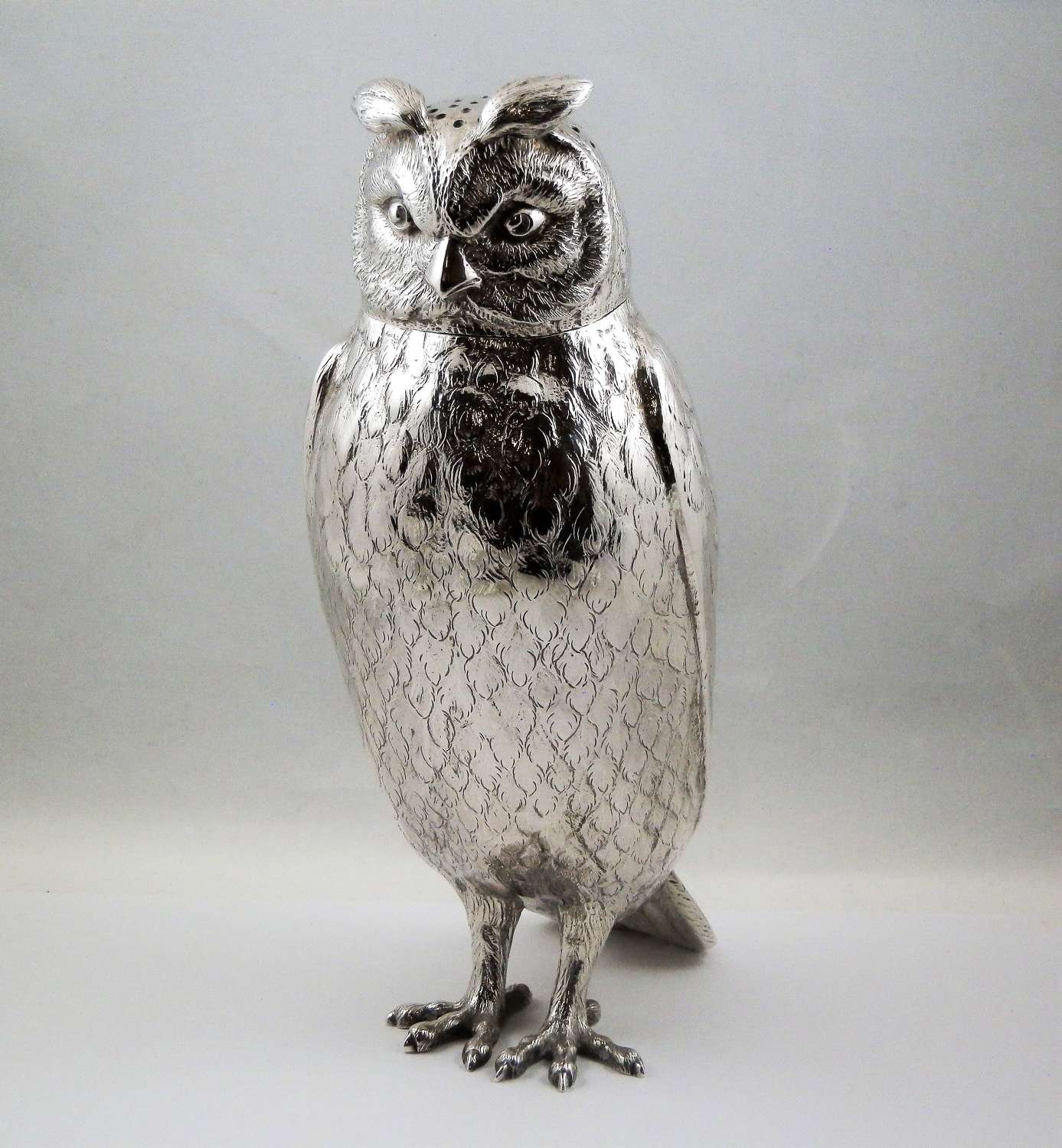 Large Edwardian Silver Owl caster, Goldsmiths of London 1905