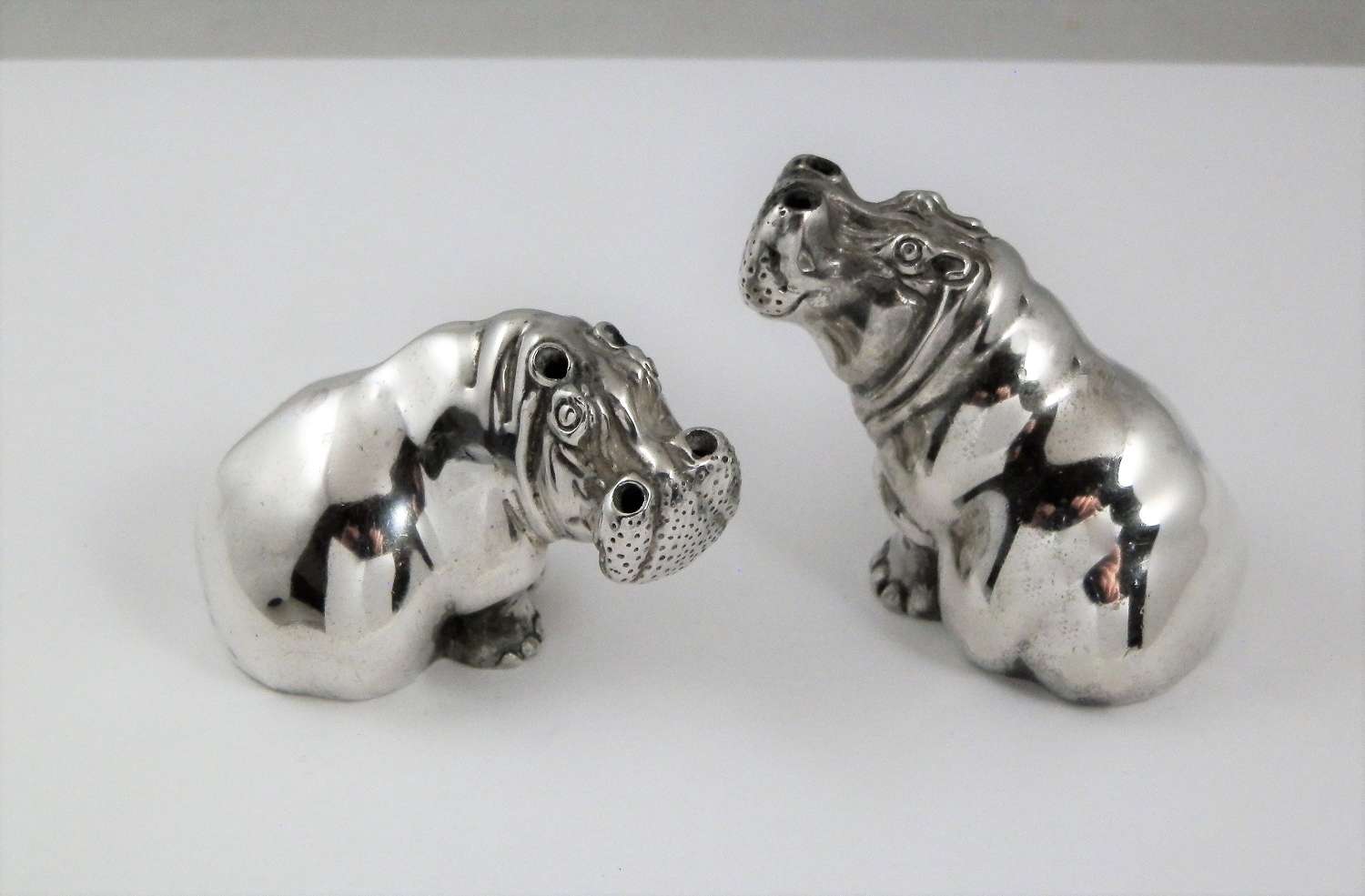 Pair of silver Hippo condiments by Patrick Mavros, Zimbabwe 2000