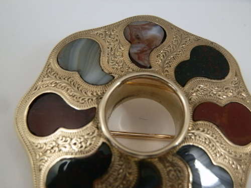 Victorian gold Scottish agate brooch, c.1880