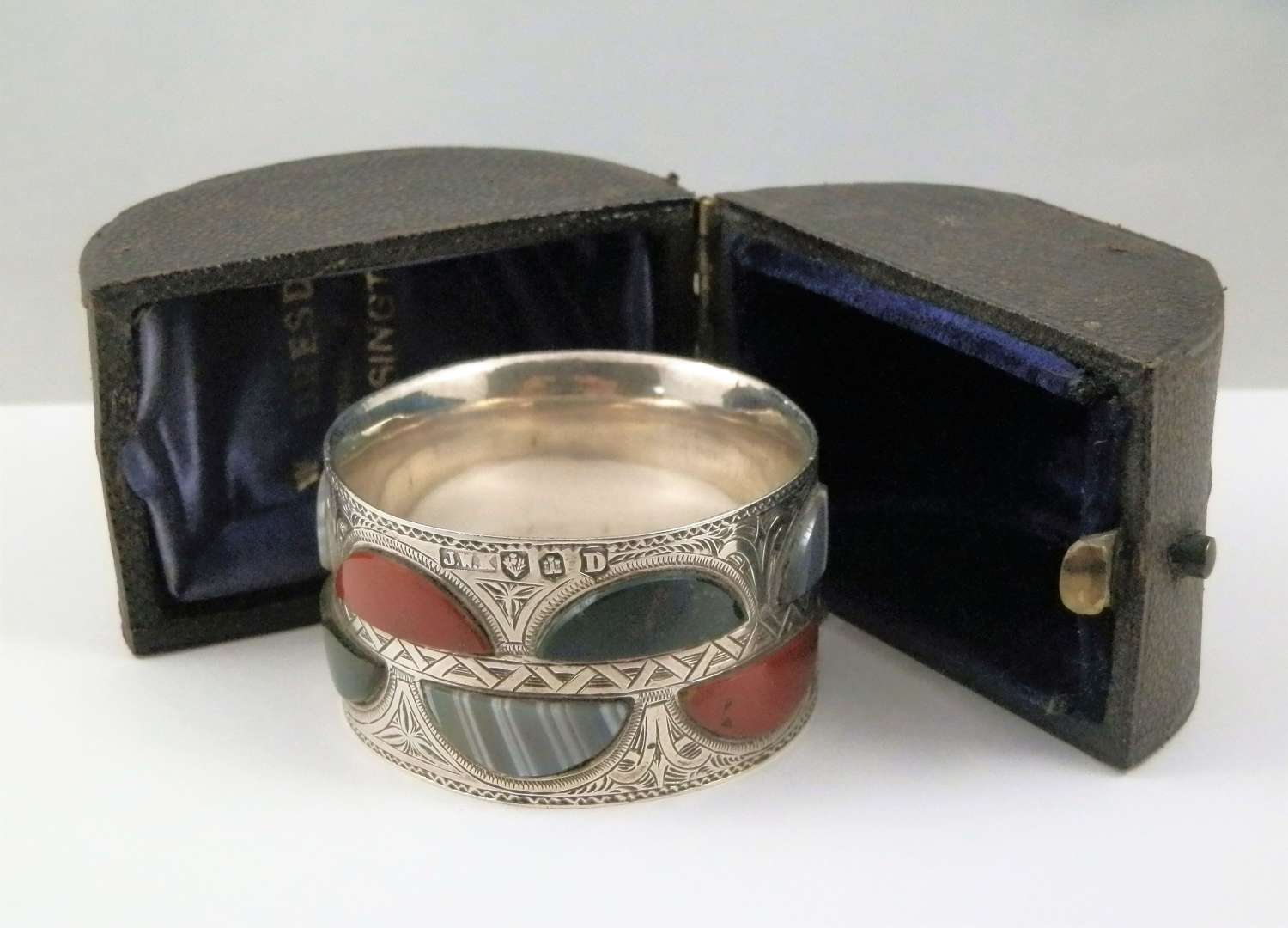 Scottish Edwardian silver and agate napkin ring, Edinburgh 1904