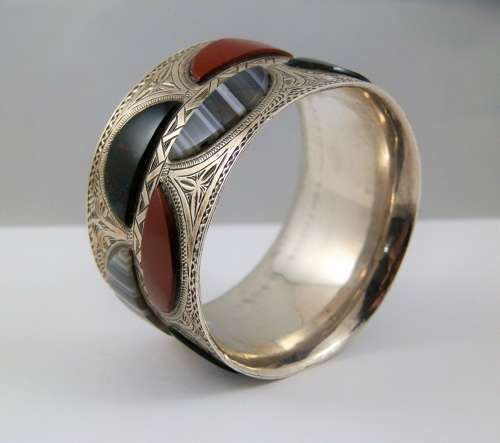 Scottish Edwardian silver and agate napkin ring, Edinburgh 1904