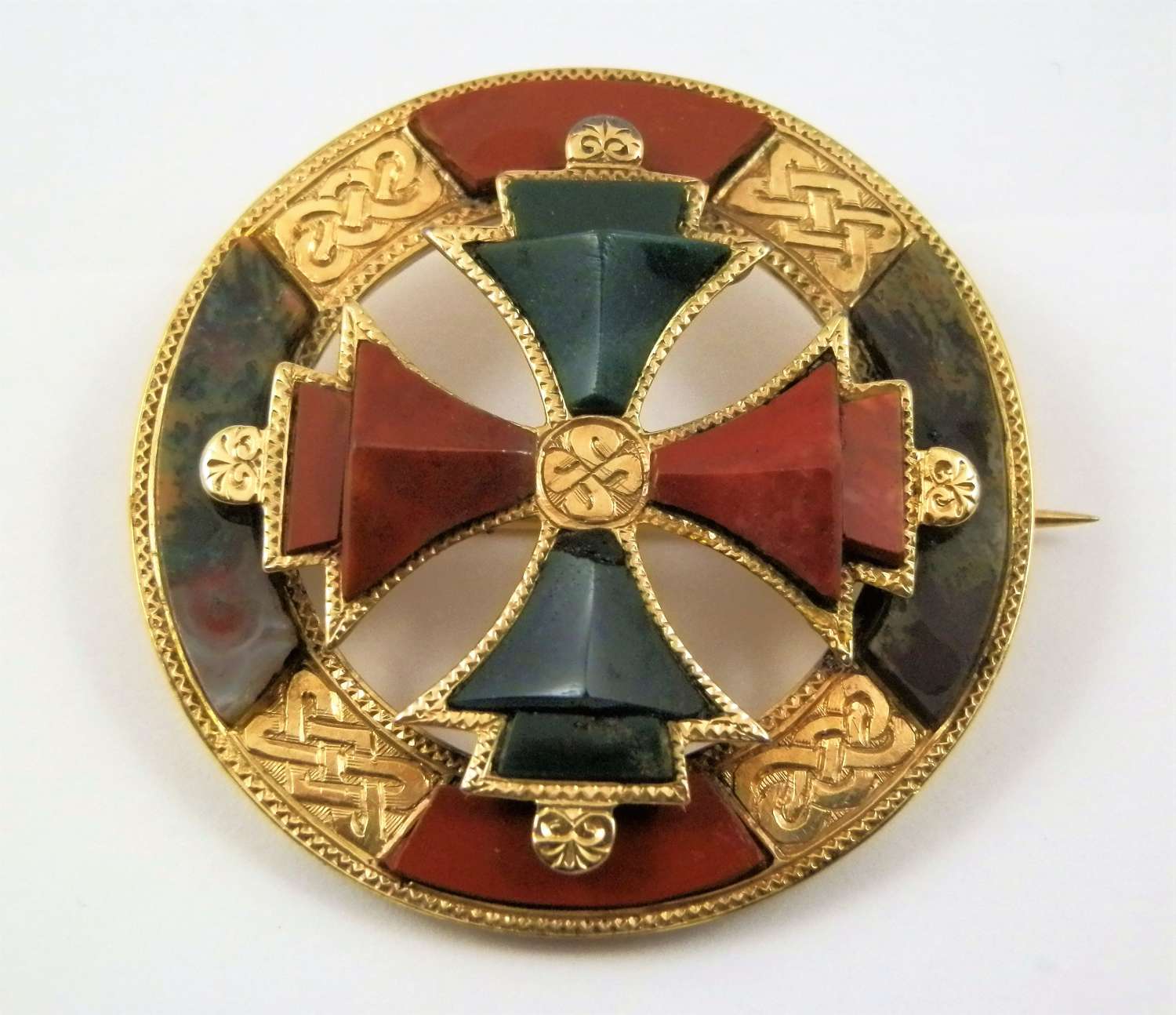 Scottish gold agate brooch. c.1880