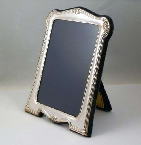 Elizabeth II silver Art Noveau picture frame, Sheffield 1998