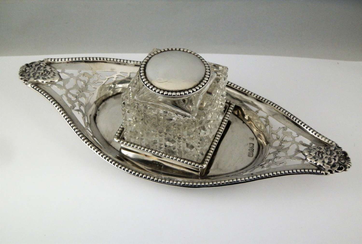 Late Victorian silver inkwell desk set, Chester 1901