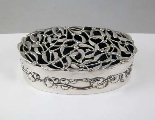 Edwardian silver potpourri box, William Comyns, London 1908