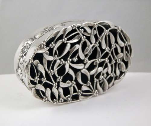 Edwardian silver potpourri box, William Comyns, London 1908