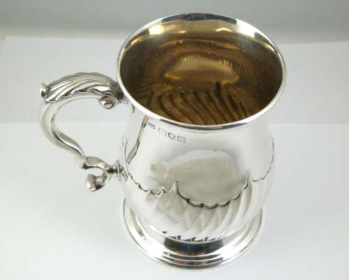 Edwardian silver half pint tankard, London 1908, Hunt & Roskill