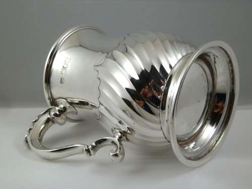 Edwardian silver half pint tankard, London 1908, Hunt & Roskill
