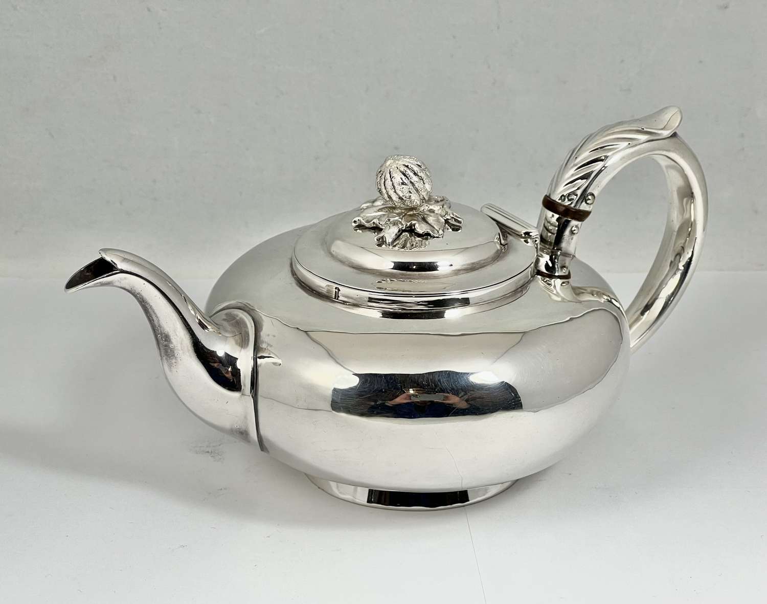 William IV silver saffron tea pot, London 1835