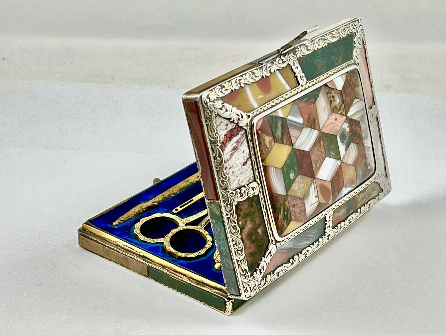 Scottish Victorian silver and agate sewing case, c.1860