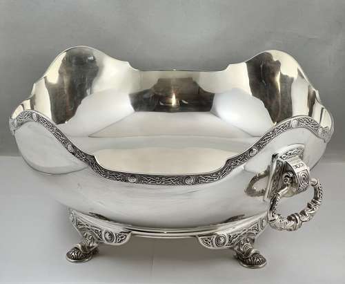 George V silver celtic revival fruit bowl, Elkington 1913