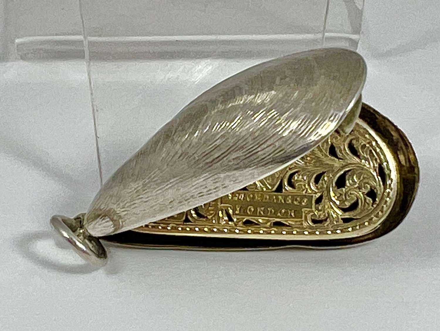 Victorian rare silver mussel vinaigrette, Samson Mordan 1876