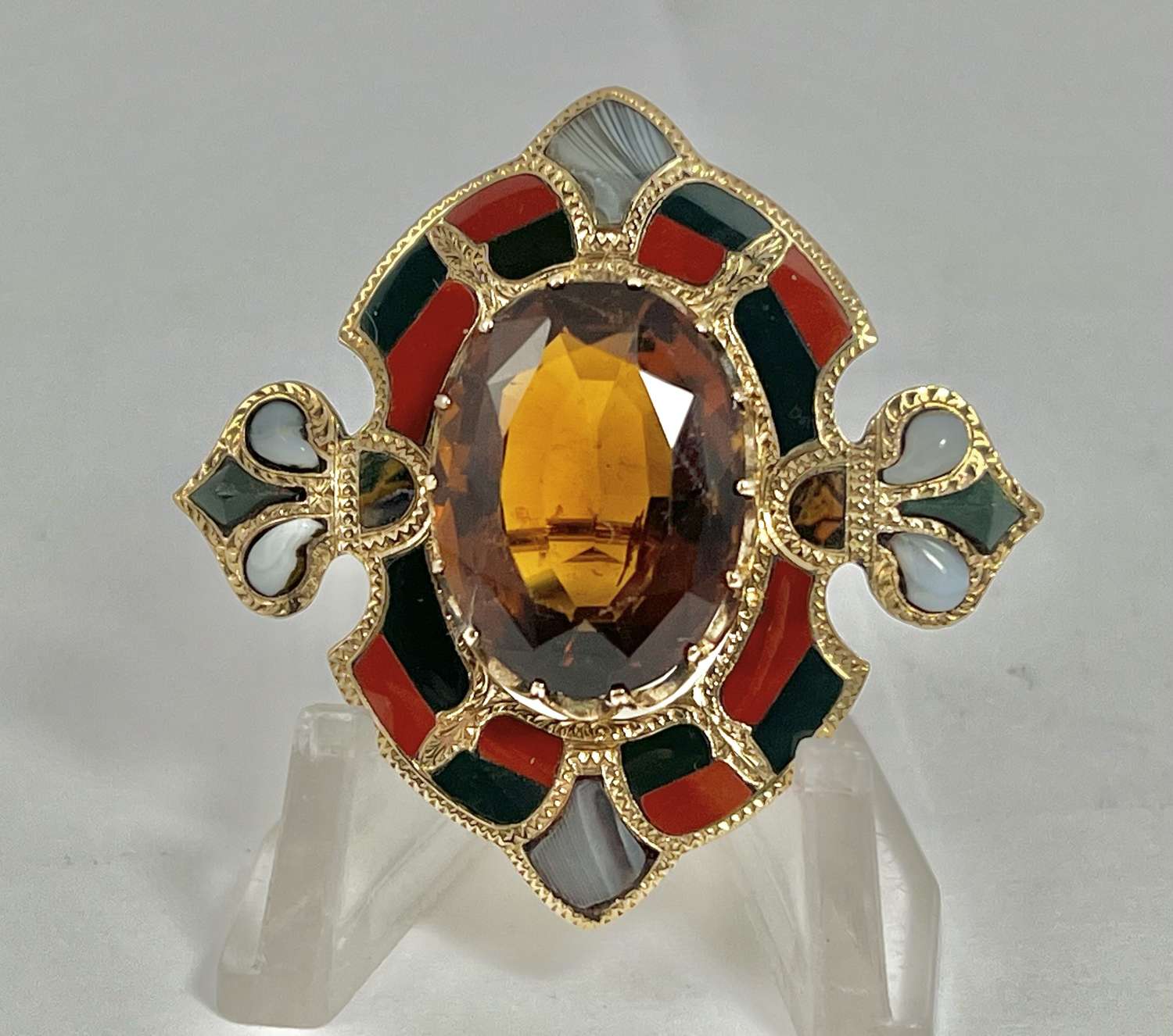 Scottish antique gold and agate brooch, 1881