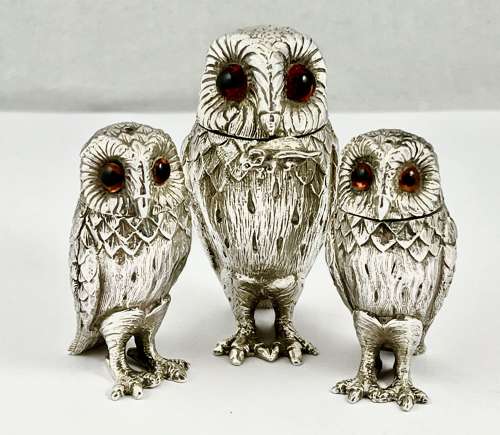 Elizabeth II set of silver Owl condiments, Richard Comyns 1969
