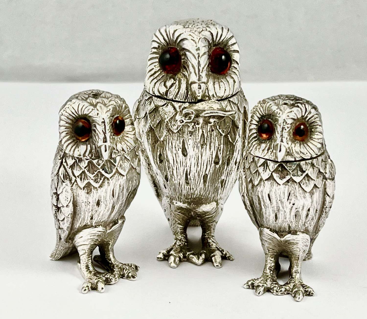 Elizabeth II set of silver Owl condiments, Richard Comyns 1969