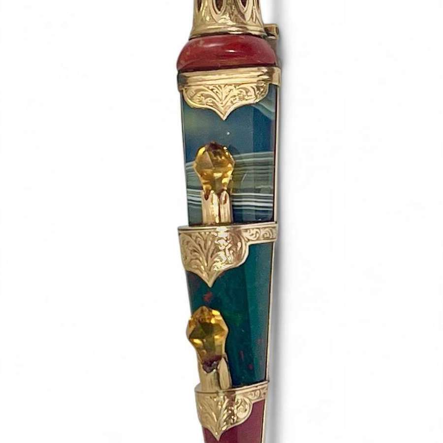Victorian Scottish antique gold and agate kiltpin, c.1860