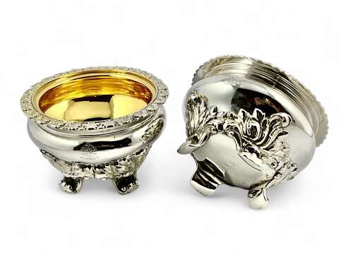 George IV pair of silver salt bowls by Robert Hennell, London 1822.